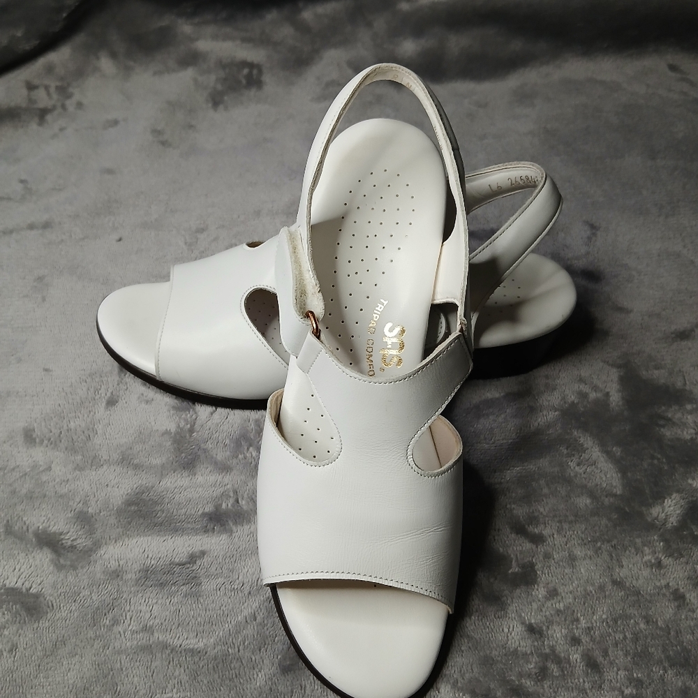 SAS‎ White Leather Sandals - Picture 16 of 16